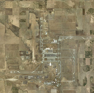 Swastika in aerial view – Tribute to the Nazis or most efficient runway design?